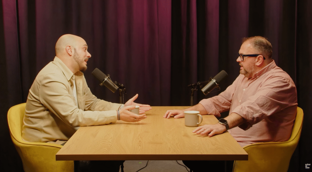 Fernando Nieto y Antonio R. Osuna conversando en el estreno del videopodcast Echar el rato de Cómicos Crónicos